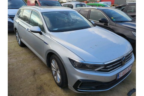 2021 Volkswagen Passat, Benzinas / Elektra